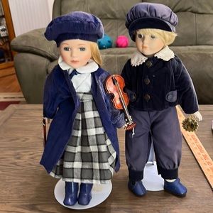 Porcelain school buddies.